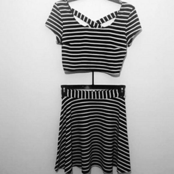 Trixxi Matching Cropped Top/Skirt Outfit Blk/Wh Striped CrisCross Open Back Sz 1 - Picture 6 of 9